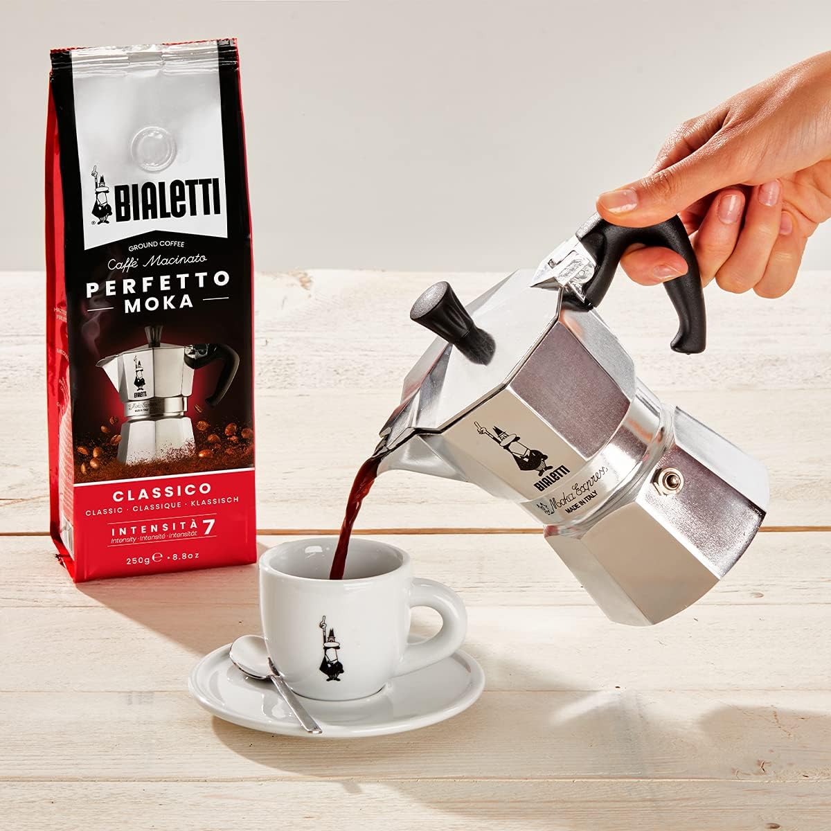 Bialetti - Moka Espress: Iconic Stovetop Espresso Maker, Makes Real Italian Coffee, Moka Pot 6 Cups (6 Oz), Aluminium, Silver